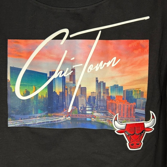 Pro Standard Chicago Bulls Cityscape Boxy Crop Top Shirt Women's Size Small NBA - Picture 10 of 14